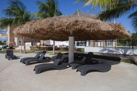 Departamento En Cancun Con 7 Albercas Tipo Playa Y Laguna Εξωτερικό φωτογραφία
