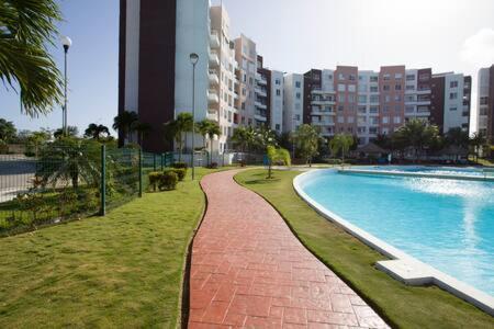 Departamento En Cancun Con 7 Albercas Tipo Playa Y Laguna Εξωτερικό φωτογραφία
